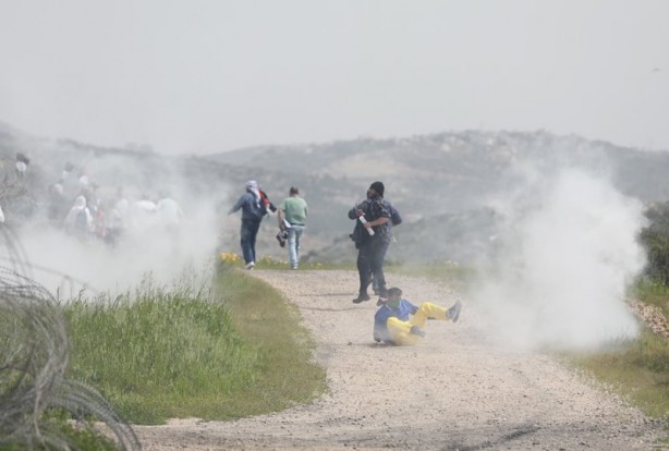 Foto - Siyonist işgalci İsrail askerleri Filistinli göstericilere saldırdı!