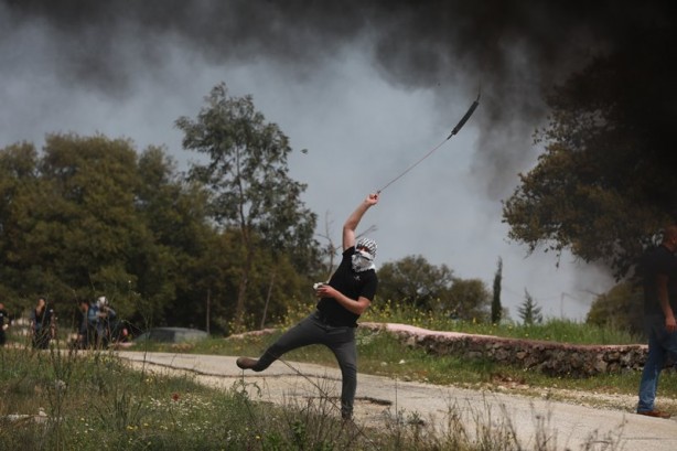Foto - Siyonist işgalci İsrail askerleri Filistinli göstericilere saldırdı!
