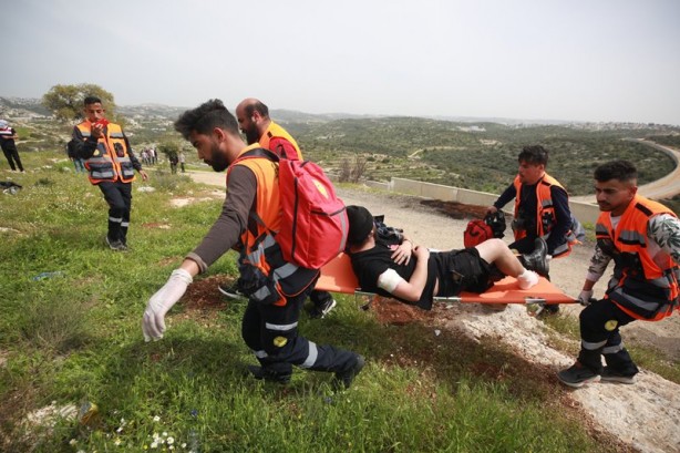 Foto - Siyonist işgalci İsrail askerleri Filistinli göstericilere saldırdı!