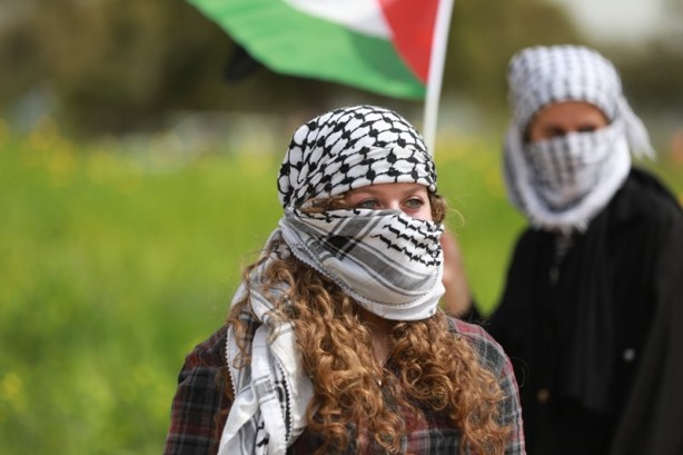 Foto - Siyonist işgalci İsrail askerleri Filistinli göstericilere saldırdı!