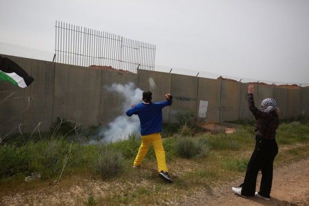 Foto - Siyonist işgalci İsrail askerleri Filistinli göstericilere saldırdı!