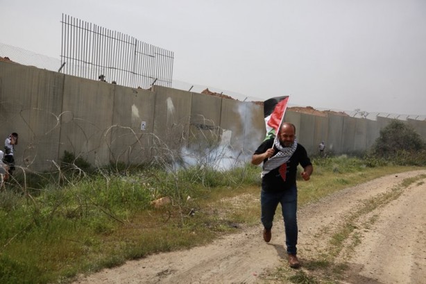 Foto - Siyonist işgalci İsrail askerleri Filistinli göstericilere saldırdı!