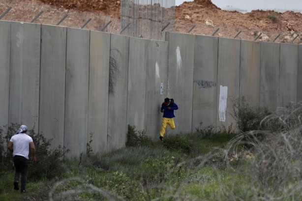 Foto - Siyonist işgalci İsrail askerleri Filistinli göstericilere saldırdı!