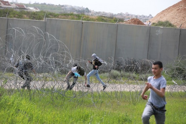Foto - Siyonist işgalci İsrail askerleri Filistinli göstericilere saldırdı!