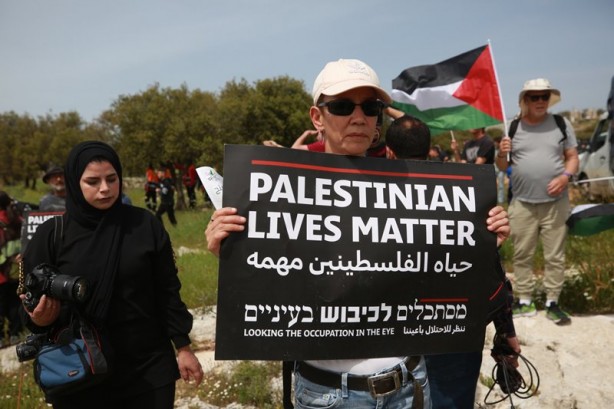 Foto - Siyonist işgalci İsrail askerleri Filistinli göstericilere saldırdı!