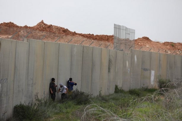Foto - Siyonist işgalci İsrail askerleri Filistinli göstericilere saldırdı!