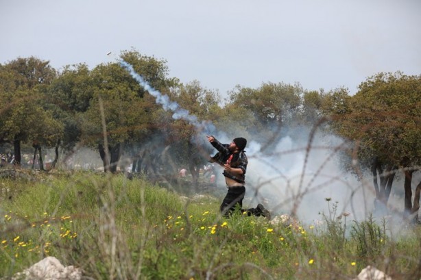 Foto - Siyonist işgalci İsrail askerleri Filistinli göstericilere saldırdı!