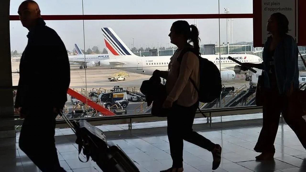 Foto - Siyonist lobi bastırdı, resmen boyun eğdiler: Dev havayolundan 31 ülke pilotuna yasak