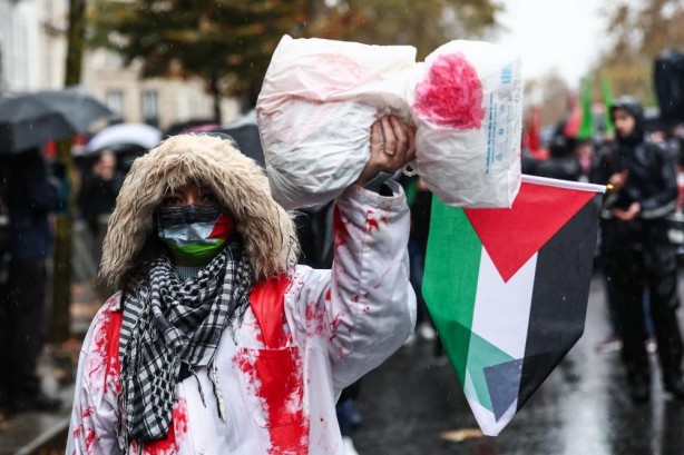 Foto - Siyonist uşağı ülkenin kalbinde 60 bin kişi sağanak altında Gazze için yürüdü