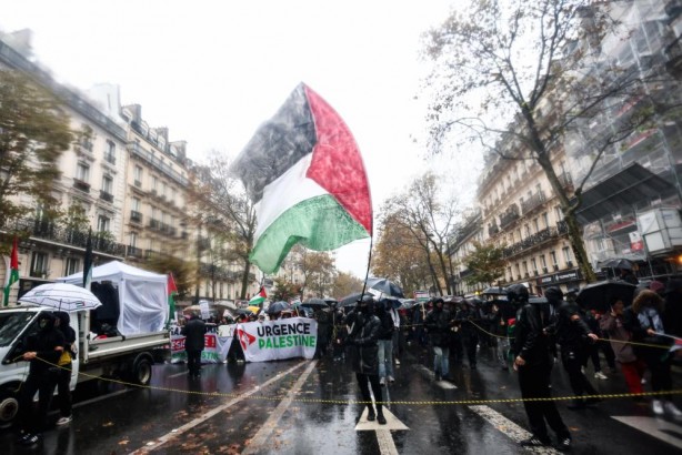 Foto - Siyonist uşağı ülkenin kalbinde 60 bin kişi sağanak altında Gazze için yürüdü