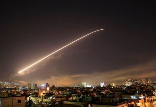 Foto - Siyonistler saldırmaya devam ediyor! Şam'a hava saldırısı düzenledi