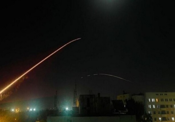 Foto - Siyonistler saldırmaya devam ediyor! Şam'a hava saldırısı düzenledi