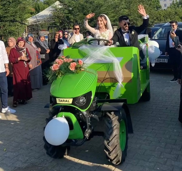 Foto - Siz daha önce böyle bir gelin arabası gördünüz mü? 