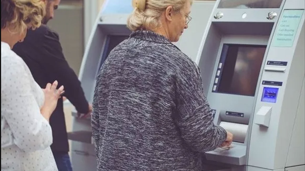 Siz de bu kişiler içerisinde olabilirsiniz! Emekli maaşları iptal ediliyor: Maaşlar faiziyle geri alınacak