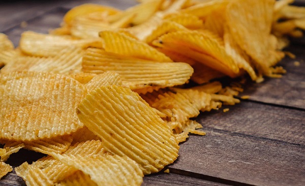 Foto - Siz de paketin sonunu görüyor musunuz? Sebebi buymuş! Neden cips yerken kendimize engel olamıyoruz? 