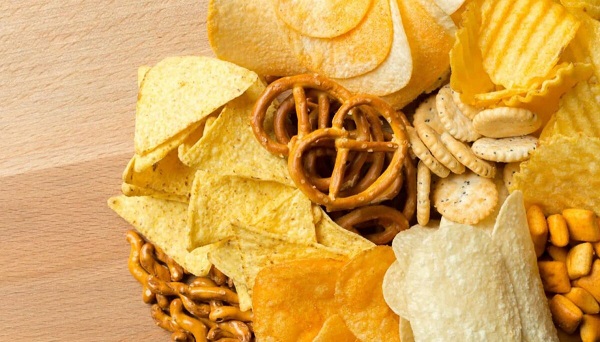 Foto - Siz de paketin sonunu görüyor musunuz? Sebebi buymuş! Neden cips yerken kendimize engel olamıyoruz? 