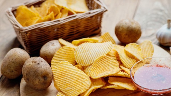 Foto - Siz de paketin sonunu görüyor musunuz? Sebebi buymuş! Neden cips yerken kendimize engel olamıyoruz? 