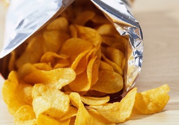 Foto - Siz de paketin sonunu görüyor musunuz? Sebebi buymuş! Neden cips yerken kendimize engel olamıyoruz? 