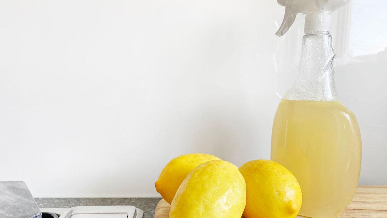 Foto - Siz de temizlik yaparken limon mu kullanıyorsunuz! Aman dikkat bu yüzeylere sakın limon sürmeyin