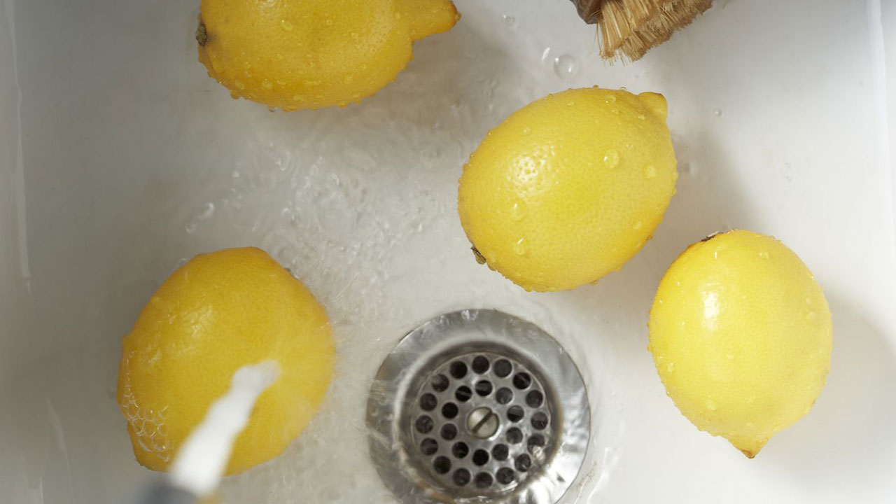 Foto - Siz de temizlik yaparken limon mu kullanıyorsunuz! Aman dikkat bu yüzeylere sakın limon sürmeyin