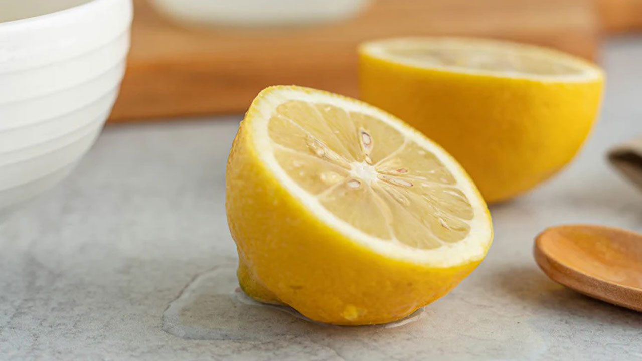 Foto - Siz de temizlik yaparken limon mu kullanıyorsunuz! Aman dikkat bu yüzeylere sakın limon sürmeyin