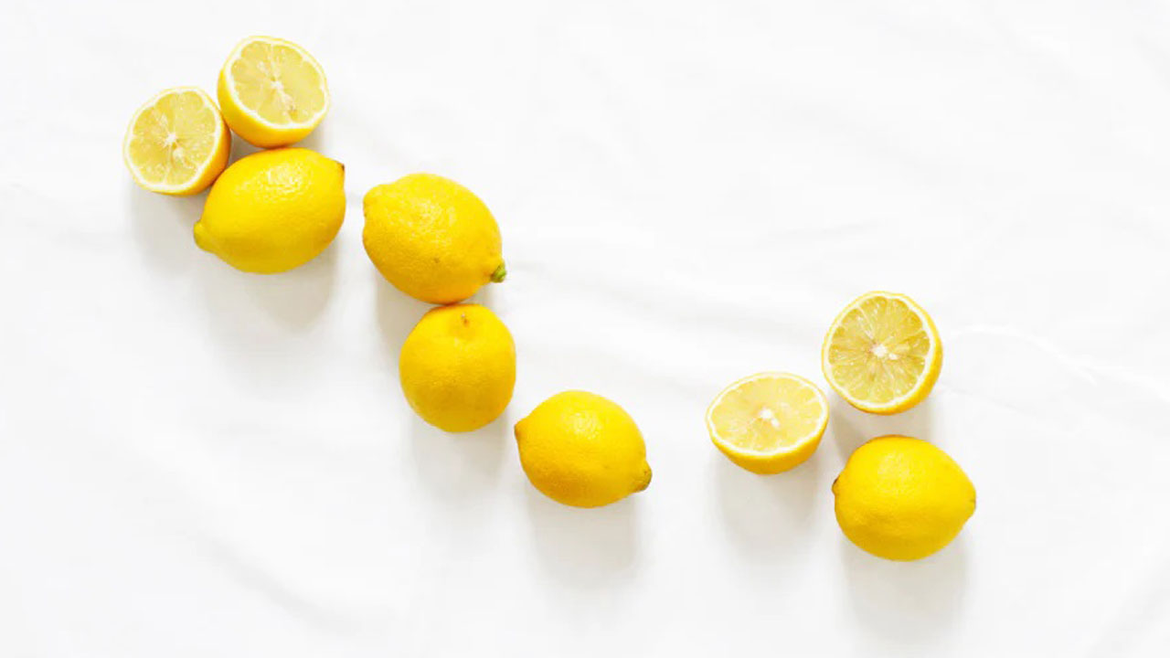 Foto - Siz de temizlik yaparken limon mu kullanıyorsunuz! Aman dikkat bu yüzeylere sakın limon sürmeyin