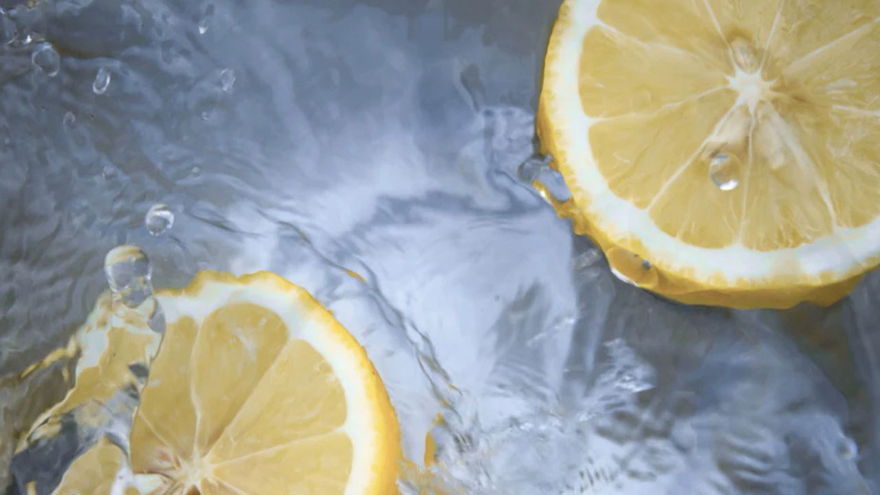 Foto - Siz de temizlik yaparken limon mu kullanıyorsunuz! Aman dikkat bu yüzeylere sakın limon sürmeyin