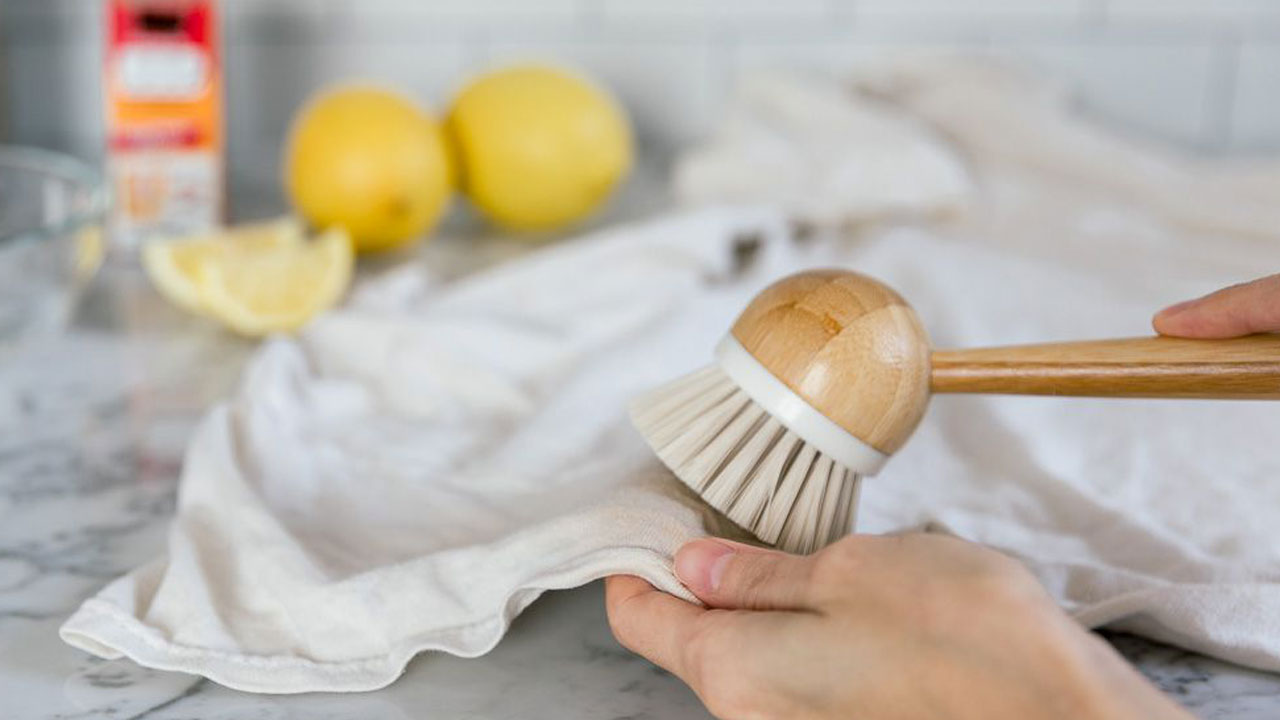 Foto - Siz de temizlik yaparken limon mu kullanıyorsunuz! Aman dikkat bu yüzeylere sakın limon sürmeyin