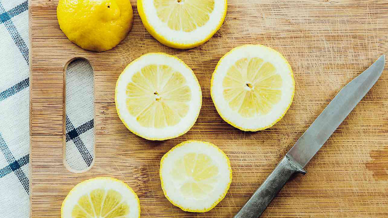 Foto - Siz de temizlik yaparken limon mu kullanıyorsunuz! Aman dikkat bu yüzeylere sakın limon sürmeyin