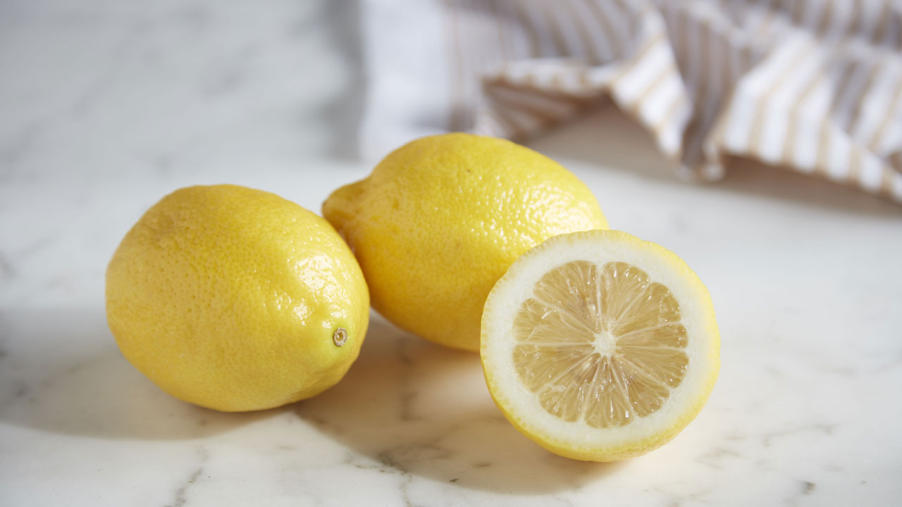 Foto - Siz de temizlik yaparken limon mu kullanıyorsunuz! Aman dikkat bu yüzeylere sakın limon sürmeyin