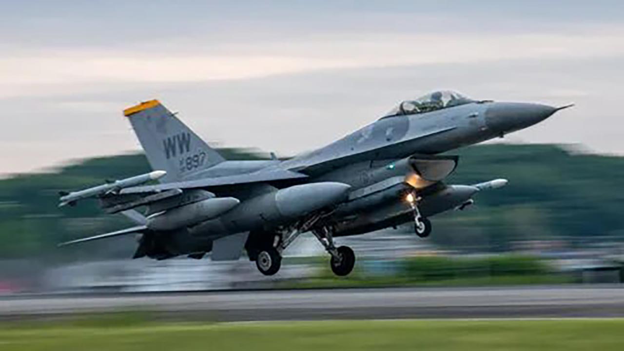 Foto - Siz kamera önünü görüyorsunuz bir de kamera arkasına bakın! F-16’larla ilgili az bilinen detay