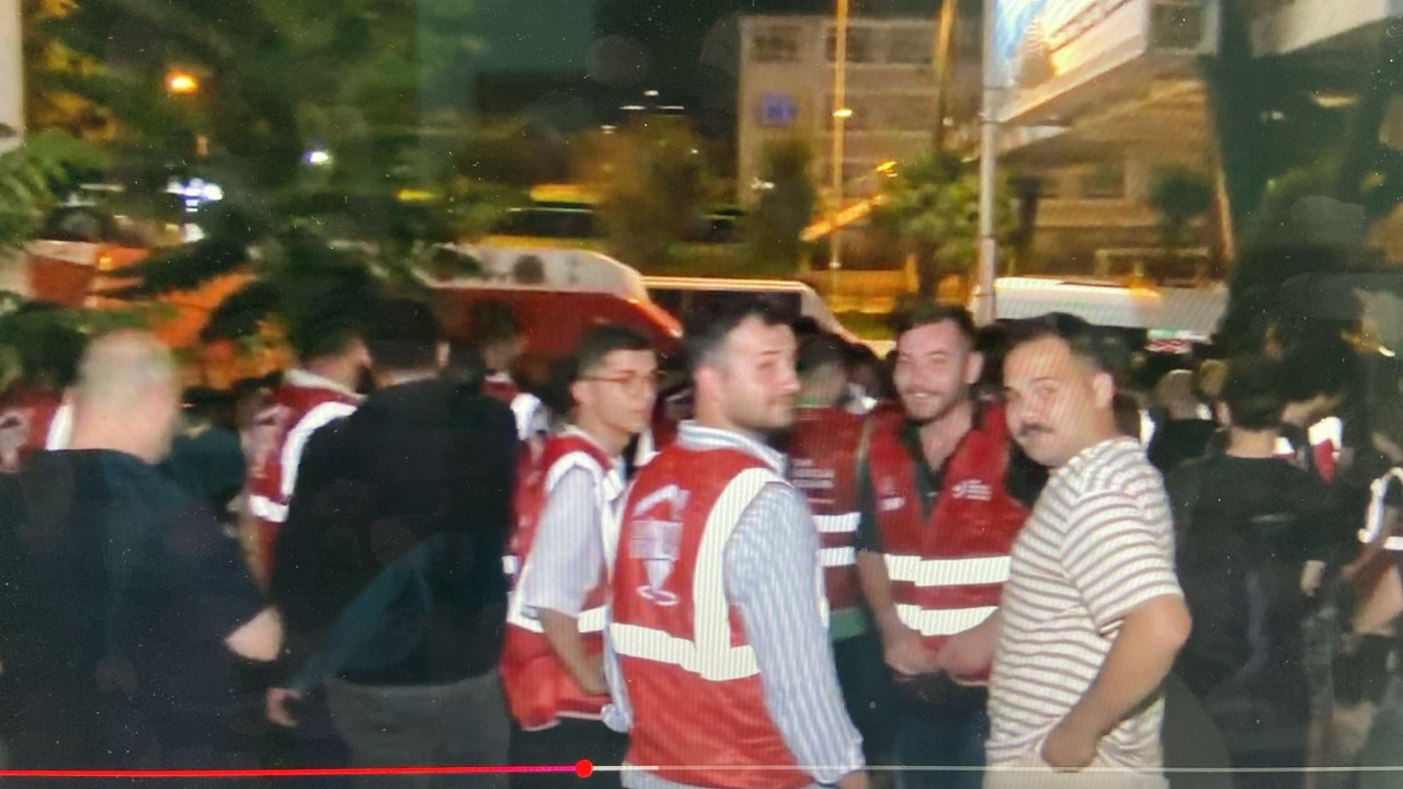 Akit Medya'ya kahkahalarla protestoya gelenlere bakın tam bir komedi sahnesi!