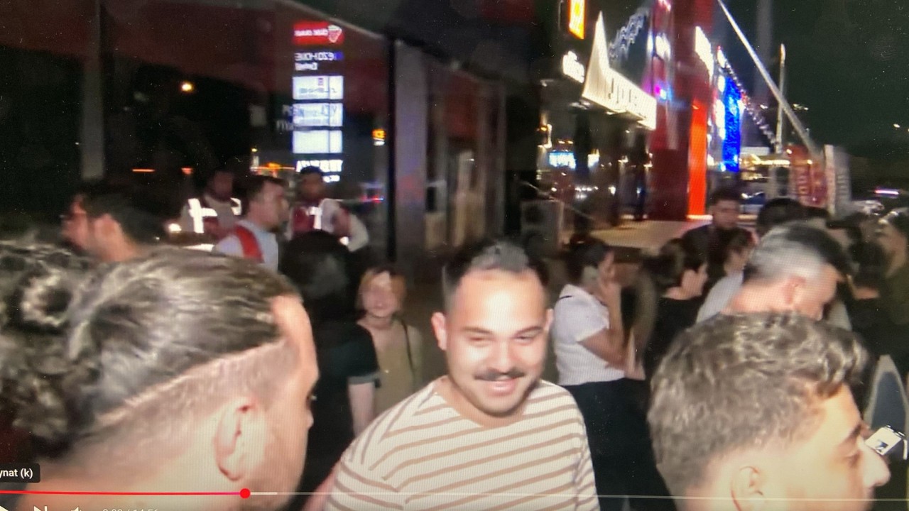 Foto - Akit Medya'ya kahkahalarla protestoya gelenlere bakın tam bir komedi sahnesi!