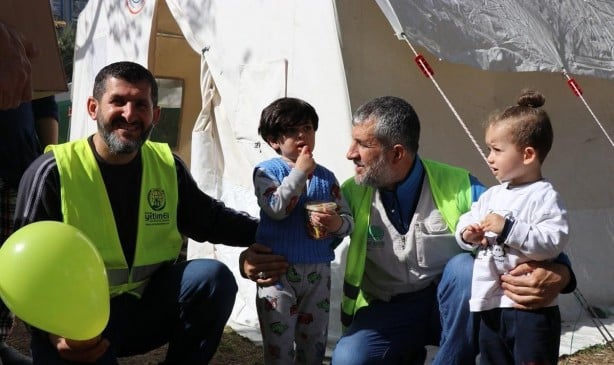 Foto - Siz koltuk kaygısına adını unuttunuz! Hedef gösterdiğiniz İslami dernekler hala yanlarında