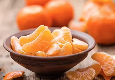 Foto - Siz mandalina kabuklarını çöpe mi atıyorsunuz yoksa? Bakın ne oluyor! Akılalmaz olay