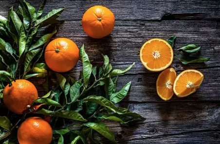 Siz mandalina kabuklarını çöpe mi atıyorsunuz yoksa? Bakın ne oluyor! Akılalmaz olay