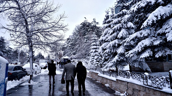 Foto - Siz nasıl yürüyorsunuz? İşte uzmanından karda yürüme tüyoları