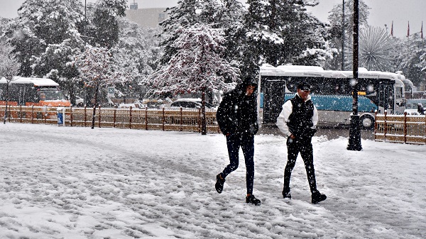 Siz nasıl yürüyorsunuz? İşte uzmanından karda yürüme tüyoları
