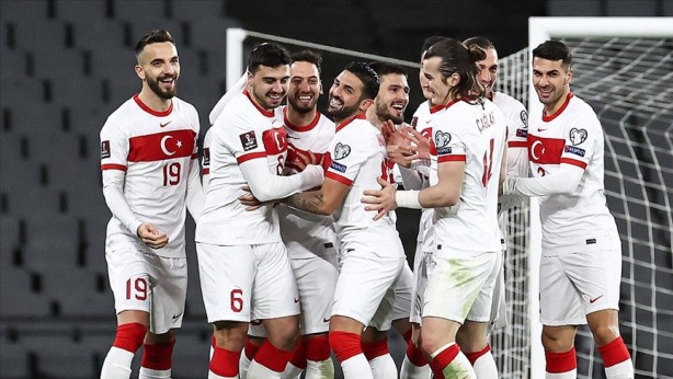 Foto - Siz ne düşünüyorsunuz? 1948 yılındaki Türkiye A Milli Futbol Takımı forması viral oldu!