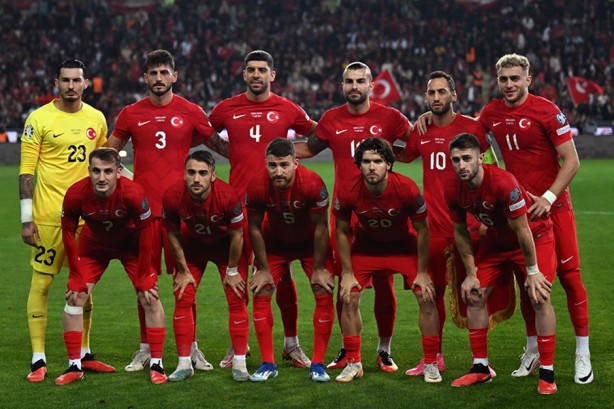 Foto - Siz ne düşünüyorsunuz? 1948 yılındaki Türkiye A Milli Futbol Takımı forması viral oldu!