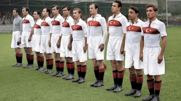 Foto - Siz ne düşünüyorsunuz? 1948 yılındaki Türkiye A Milli Futbol Takımı forması viral oldu!
