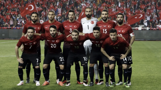 Foto - Siz ne düşünüyorsunuz? 1948 yılındaki Türkiye A Milli Futbol Takımı forması viral oldu!