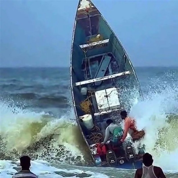 Foto - Siz olsaydınız ne yapardınız? Denizde korku filmi gibi görüntüler