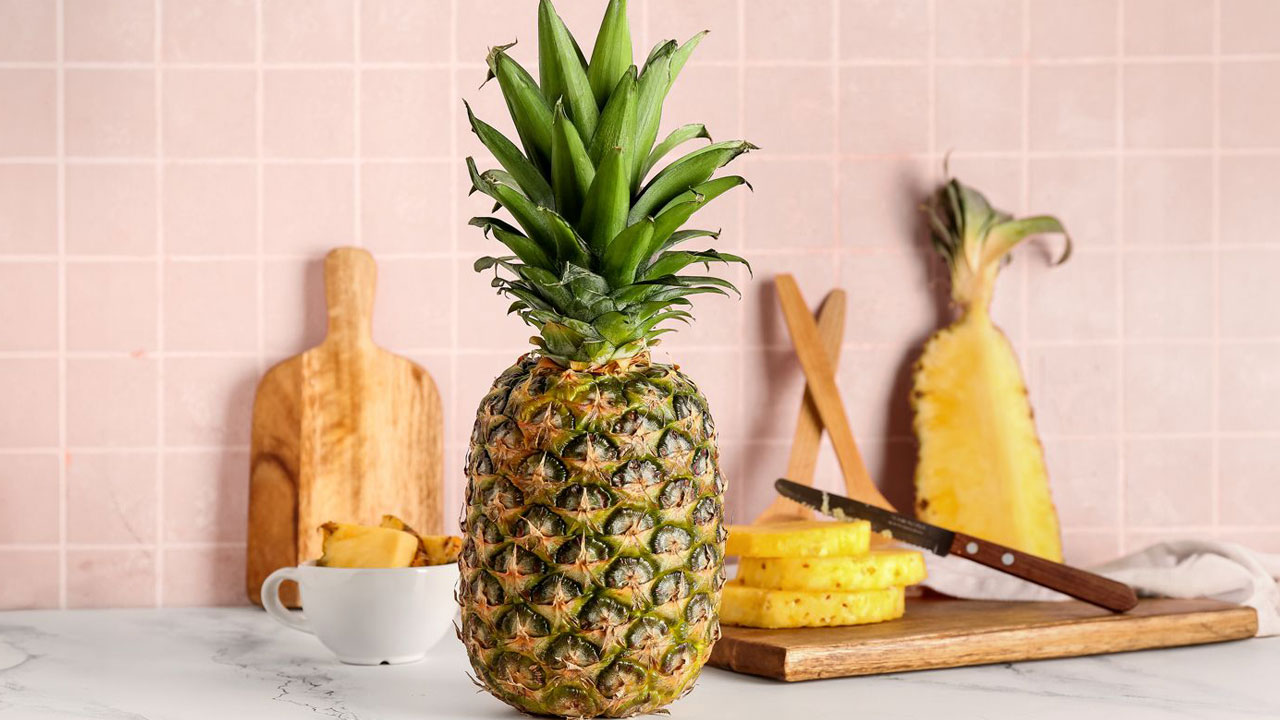 Siz siz olun sakın çöpe atmayın! Ananasın sapındaki gizli hazine