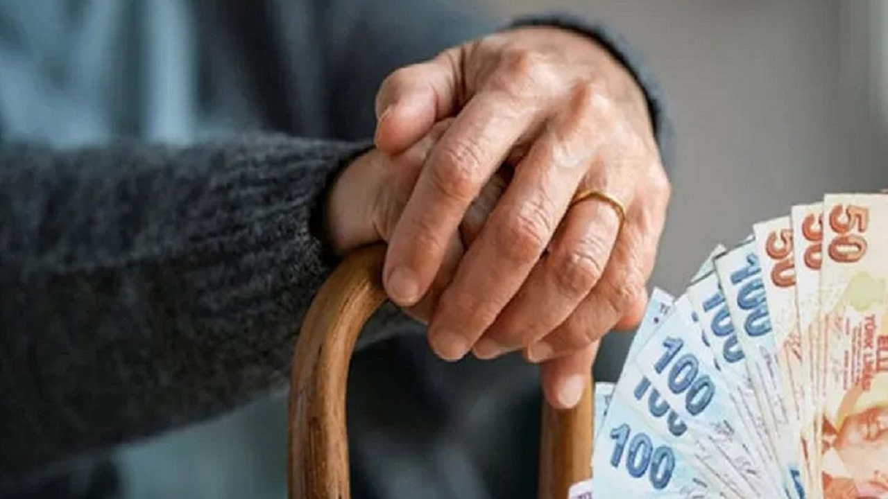 Foto - Siz sorun SGK Uzmanı Murat Özdamar cevaplasın! Çalışan EYT'lilerin maaşı kesilecek mi?