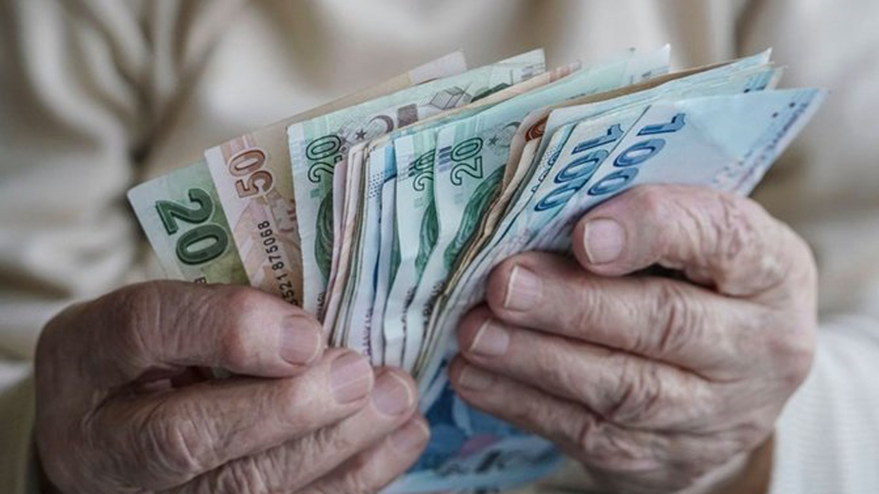 Foto - Siz sorun SGK Uzmanı Murat Özdamar cevaplasın! Çalışan EYT'lilerin maaşı kesilecek mi?