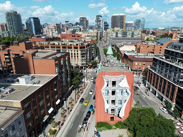 Foto - Sizce bu binanın şekli neye benziyor? 