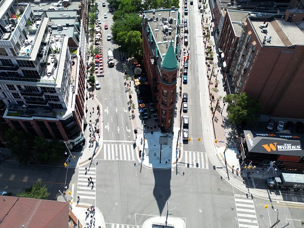 Foto - Sizce bu binanın şekli neye benziyor? 