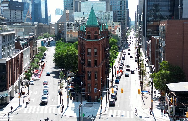 Foto - Sizce bu binanın şekli neye benziyor? 