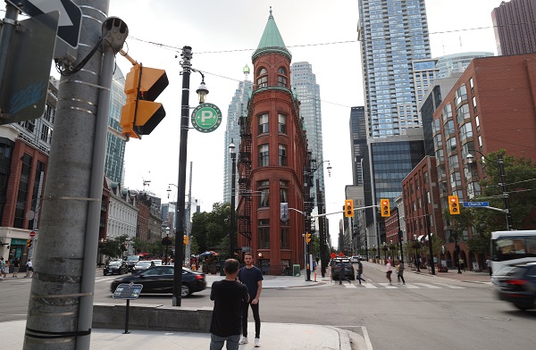 Foto - Sizce bu binanın şekli neye benziyor? 